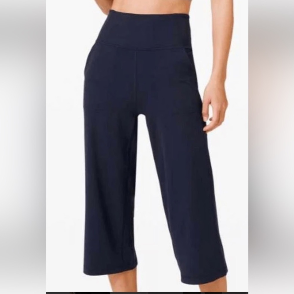 Lululemon Women's Black Capri  Pants Size 4